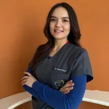 Dt. Gizem Kale — Diş Hekimi, Erdemli, Mersin. Portre fotoğrafı.