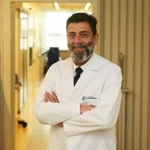 Op. Dr. Salih Aydın — Beyin Ve Sinir Cerrahisi, İstanbul. Portre fotoğrafı.