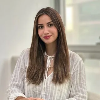 Psk. Zehra Akyüz — Psikoloji. Portre fotoğrafı.