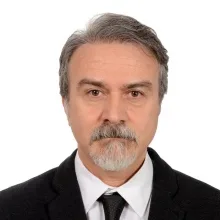 Prof. Dr. Serdar Han — Göğüs Cerrahisi, Ankara. Portre fotoğrafı.