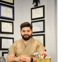 Uzm. Fzt. Armad Gözbek — Fizyoterapi Ve Rehabilitasyon, İstanbul. Portre fotoğrafı.