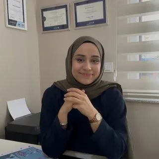 Uzm. Dkt. Meryem Bilge Toprak — Dil ve Konuşma Terapisi, İstanbul. Portre fotoğrafı.