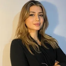 Psk. İrem Uğurludemir — Psikoloji, Adana. Portre fotoğrafı.