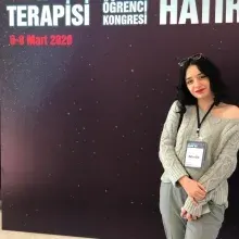 Dkt. Bahar Ehi — Dil ve Konuşma Terapisi. Portre fotoğrafı.