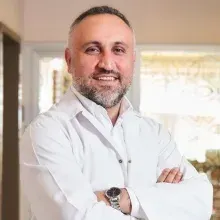Prof. Dr. Hasan Erdem — Genel Cerrahi, İstanbul. Portre fotoğrafı.