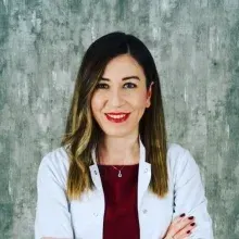 Uzm. Dr. Gökçe Yaşar — Fiziksel Tıp Ve Rehabilitasyon, Denizli. Portre fotoğrafı.
