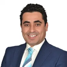 Uzm. Dr. Veli Kurt — Çocuk ve Ergen Psikiyatrisi, İstanbul. Portre fotoğrafı.
