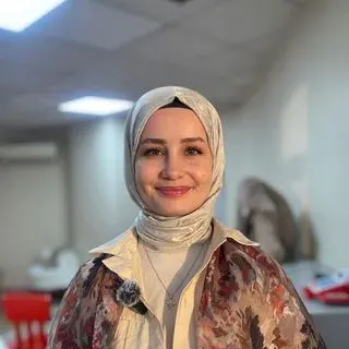 Psk. Sena Kılıç — Psikoloji, Çukurova, Adana. Portre fotoğrafı.