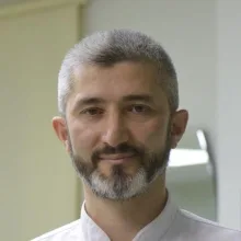 Dt. Arif Kılıç — Diş Hekimi, İstanbul. Portre fotoğrafı.