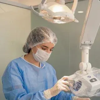 Dt. Buse Büyükakar — Diş Hekimi, Kayseri. Portre fotoğrafı.