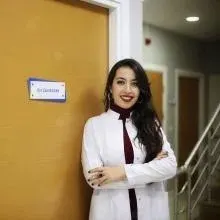 Dyt. Esra Balkan — Diyetisyen, İstanbul. Portre fotoğrafı.