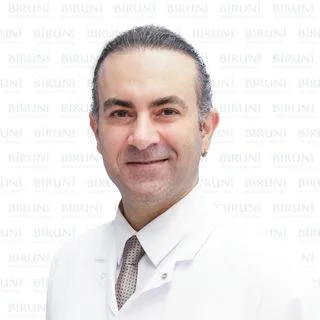 Dr. Öğr. Üyesi Koray Koçhan — Gastroenteroloji, Küçükçekmece, İstanbul. Portre fotoğrafı.