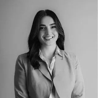 Dyt. Melissa Saraç — Diyetisyen, İstanbul. Portre fotoğrafı.