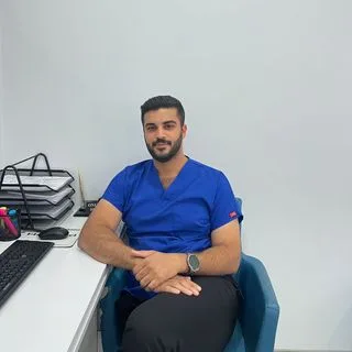 Dt. Onur Şirin — Diş Hekimi, İstanbul. Portre fotoğrafı.