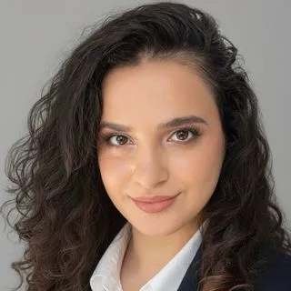 Psk. Ayça Gül Kabul — Psikoloji, Kocaeli. Portre fotoğrafı.