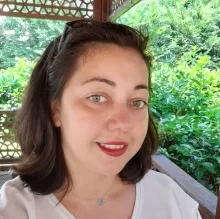 Dyt. Sinem Akça Ölçen — Diyetisyen. Portre fotoğrafı.