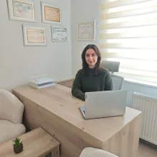 Fzt. Elçin Baturay — Fizyoterapi Ve Rehabilitasyon, Balıkesir. Portre fotoğrafı.