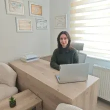 Fzt. Elçin Baturay — Fizyoterapi Ve Rehabilitasyon, Balıkesir. Portre fotoğrafı.