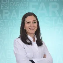 Uzm. Dr. Ülker Yiğit Aksoy — Çocuk Sağlığı Ve Hastalıkları, Konya. Portre fotoğrafı.