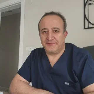 Prof. Dr. Erdem Ali Özkısacık — Kalp Ve Damar Cerrahisi, Aydın. Portre fotoğrafı.
