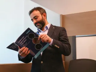 Prof. Dr. Salim Şentürk profilinde yer alan galeri fotoğrafı.