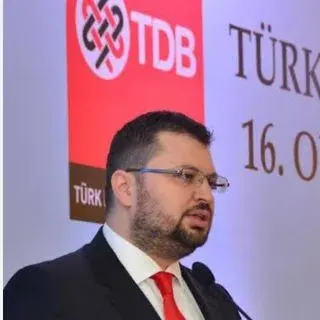 Dt. Mehmet Ağaoğlu — Diş Hekimi, Kahramanmaraş. Portre fotoğrafı.