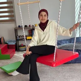 Erg. Esra Kuru — Ergoterapi, Bayraklı, İzmir. Portre fotoğrafı.