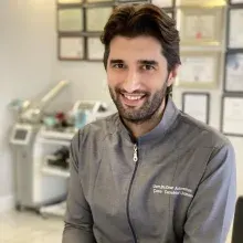 Dr. Dt. Onur Ademhan — Antalya. Portre fotoğrafı.