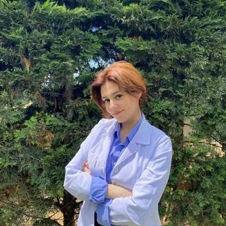 Fzt. Şeyma Ocak — Fizyoterapi Ve Rehabilitasyon. Portre fotoğrafı.