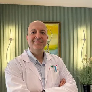 Op. Dr. İlker Zan — Kalp Ve Damar Cerrahisi, Antalya. Portre fotoğrafı.