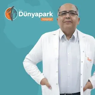 Prof. Dr. Cumali Gökçe — Endokrinoloji Ve Metabolizma Hastalıkları, Kayapınar, Diyarbakır. Portre fotoğrafı.