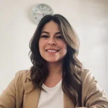 Psk. Cansu Gürsoy — Psikoloji, İstanbul. Portre fotoğrafı.