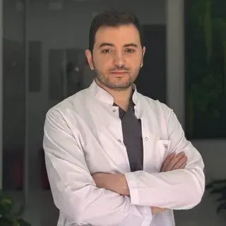 Dt. Muhammed Furkan Söylemez — Diş Hekimi, İstanbul. Portre fotoğrafı.