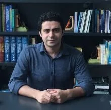 Prof. Dr. Muhammed Ayaz — Çocuk ve Ergen Psikiyatrisi, İstanbul. Portre fotoğrafı.