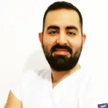Dt. Arda Barış Aslan — Diş Hekimi, Konyaaltı, Antalya. Portre fotoğrafı.