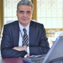 Prof. Dr. Şakir Ünal — Plastik Rekonstrüktif Ve Estetik Cerrahi, Mersin. Portre fotoğrafı.