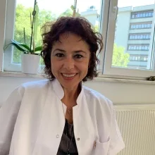 Op. Dr. E.Meltem Şafak — Kadın Hastalıkları Ve Doğum, İstanbul. Portre fotoğrafı.