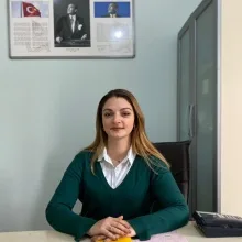 Psk. Seray Taşdelen — Psikoloji, İstanbul. Portre fotoğrafı.
