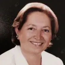 Prof. Dr. Hülya Aydın — Plastik Rekonstrüktif Ve Estetik Cerrahi, Bahçelievler, İstanbul. Portre fotoğrafı.