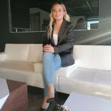 Psk. Elif Özlem Cebeci — İzmir. Portre fotoğrafı.