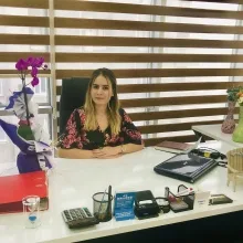 Dyt. Evin Güney — Diyetisyen. Portre fotoğrafı.