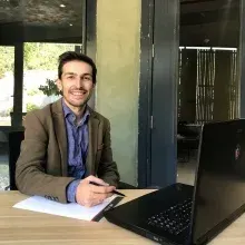 Dyt. Enes Baykal — Diyetisyen, Muğla. Portre fotoğrafı.