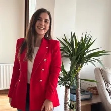 Kl. Psk. Bahar Öztemel Erdem — Psikoloji, İstanbul. Portre fotoğrafı.