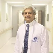 Prof. Dr. Metin Güden — Radyasyon Onkolojisi, Beşiktaş, İstanbul. Portre fotoğrafı.