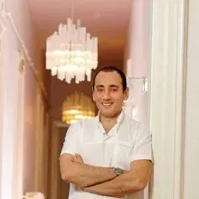Dr. Öğr. Üyesi Özcan Çakmakçıoğlu — Diş Hastalıkları Ve Tedavisi, İstanbul. Portre fotoğrafı.
