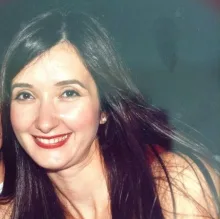 Uzm. Dr. Cansu Diyarbakırlıoğlu — İç Hastalıkları, İstanbul. Portre fotoğrafı.