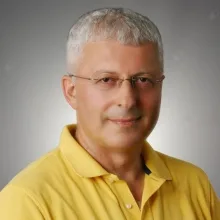 Op. Dr. Muzaffer Zorlu — Çocuk Cerrahisi, Antalya. Portre fotoğrafı.