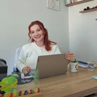 Dyt. Cansu Dağlıoğlu — Diyetisyen, Çaycuma, Zonguldak. Portre fotoğrafı.