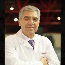 Op. Dr. Adil Gürtuğ — Üroloji, İstanbul. Portre fotoğrafı.