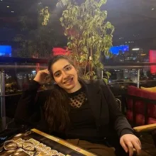 Melike Altuntaş — Aile Danışmanlığı, İstanbul. Portre fotoğrafı.